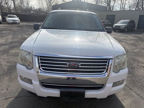 Used 2010 Ford Explorer XLT image 3