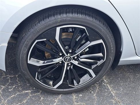 Used 2024 Nissan Altima 2.5 SR w/ SR Premium Package image 5