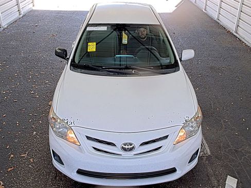 Used 2011 Toyota Corolla LE image 2