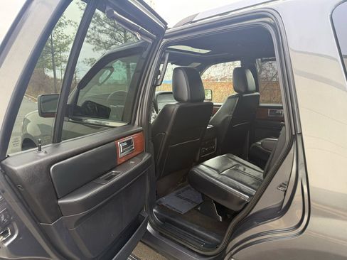 Used 2015 Lincoln Navigator 4WD 4dr image 16