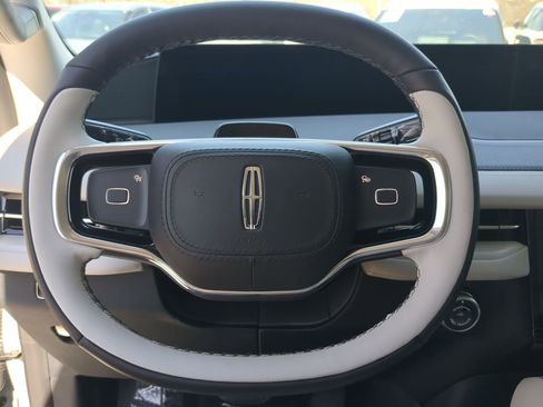 New 2026 Lincoln Navigator L Premier image 13