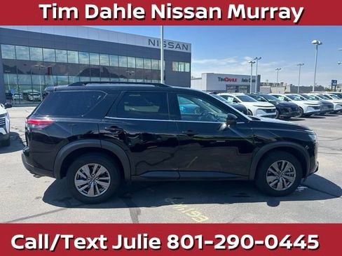 Used 2025 Nissan Pathfinder SV AWD/4WD image 13