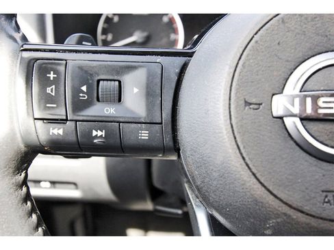 Used 2023 Nissan Rogue SV w/ SV Premium Package image 11