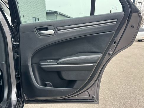 Used 2017 Chrysler 300 Limited image 43