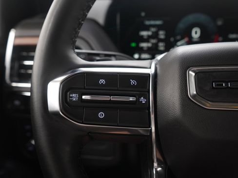 Used 2025 GMC Yukon Denali AWD/4WD image 25