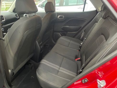 Used 2024 Hyundai Venue SEL image 19