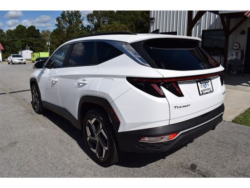 Used 2022 Hyundai Tucson SEL w/ Cargo Package AWD/4WD image 3