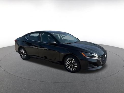 Used 2026 Nissan Altima 2.5 SV FWD image 2