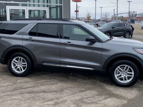 Certified 2025 Ford Explorer Active image 3