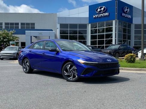 New 2025 Hyundai Elantra Sport FWD image 2