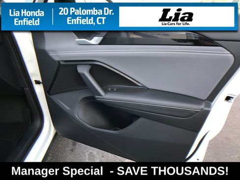 Used 2025 Volkswagen Tiguan SE R-Line image 33