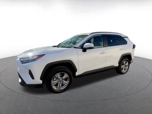 Used 2025 Toyota RAV4 XLE image 12