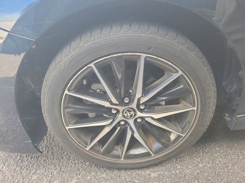 Used 2021 Toyota Camry SE image 3