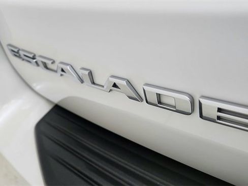 Used 2025 Cadillac Escalade ESV Premium Luxury Platinum image 17