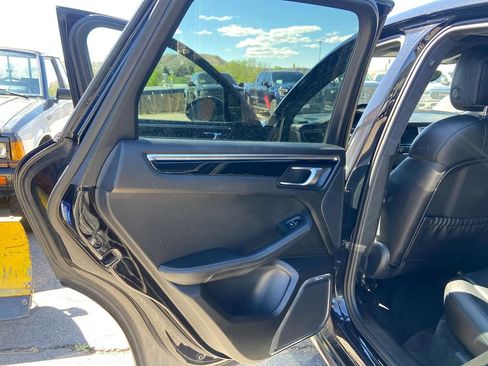 Used 2015 Porsche Macan Turbo AWD/4WD image 25
