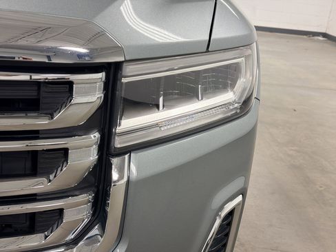 Used 2023 GMC Acadia SLE image 10