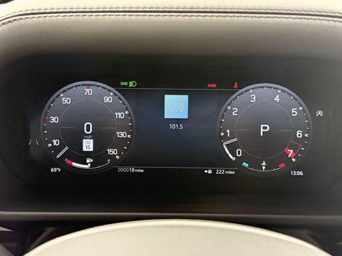 Used 2026 Land Rover Defender 110 X-Dynamic SE image 25