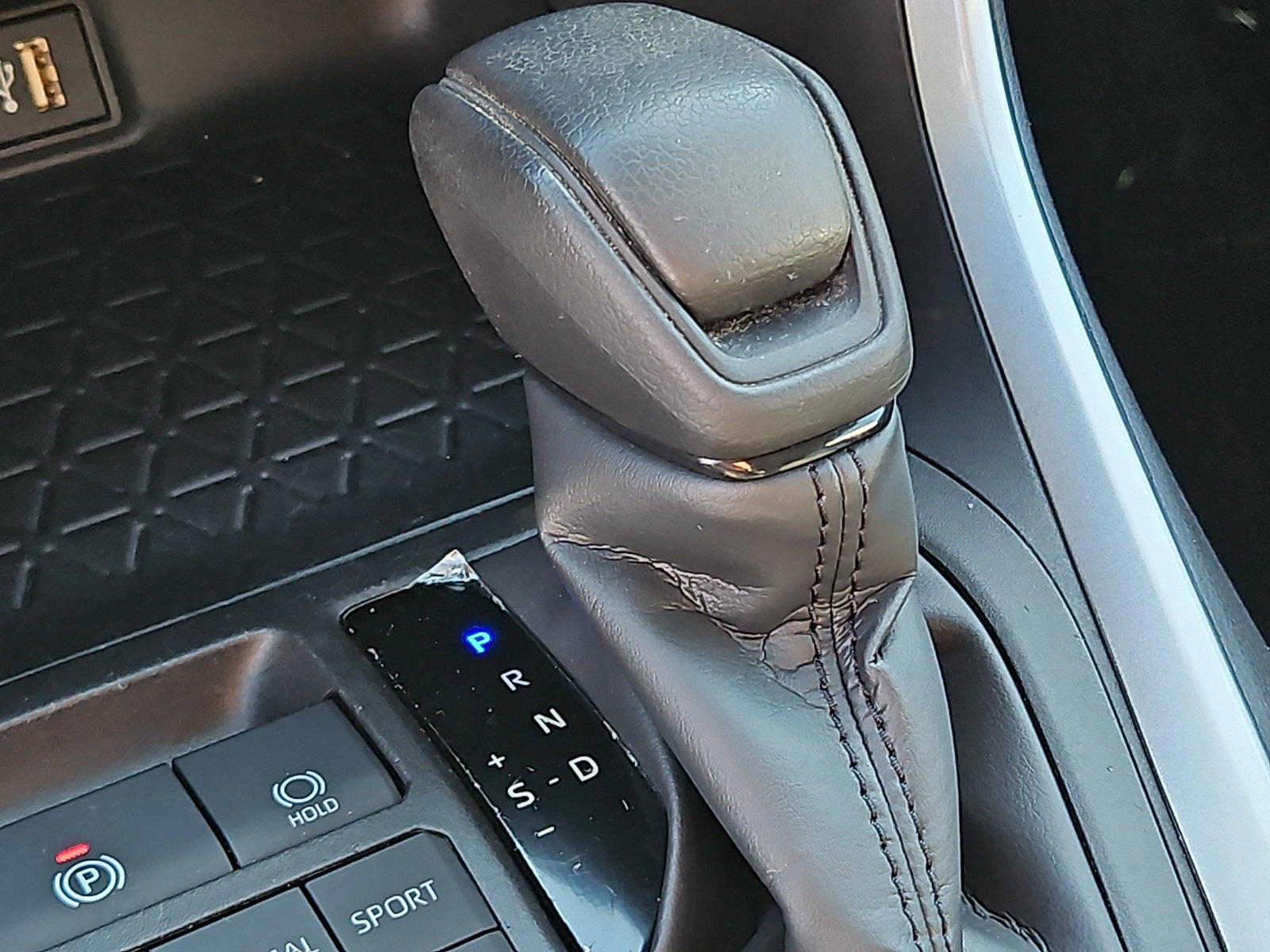 Used 2024 Toyota RAV4 LE AWD/4WD image 14