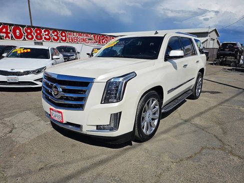 Used 2015 Cadillac Escalade Luxury image 3