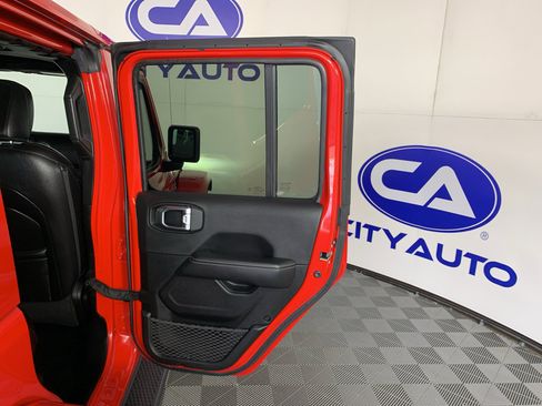 Used 2022 Jeep Wrangler Unlimited Sahara AWD/4WD image 36