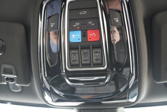 Used 2023 Jeep Grand Cherokee Overland w/ Adv Protech Group III AWD/4WD image 29