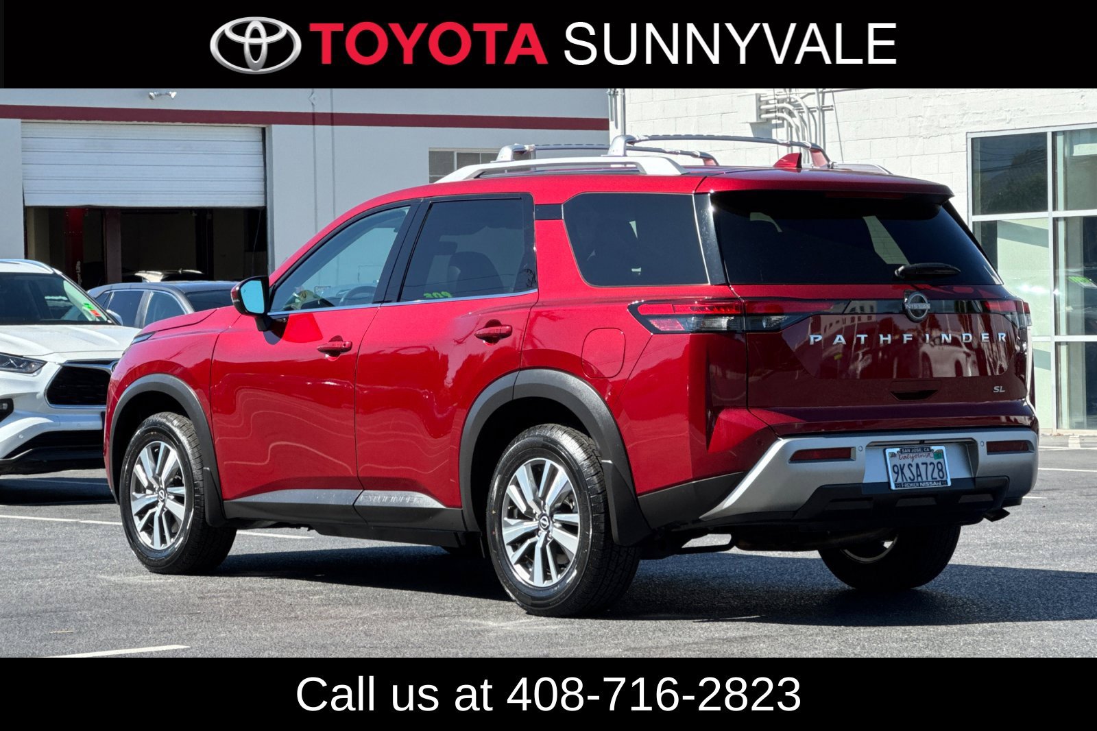 Used 2024 Nissan Pathfinder SL FWD image 4