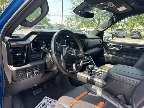 Used 2024 GMC Sierra 1500 AT4 w/ Technology Package AWD/4WD image 10
