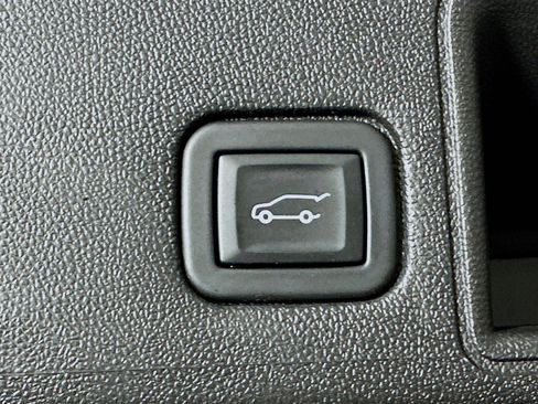 Used 2023 GMC Terrain SLT image 28