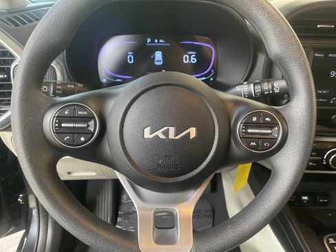 Used 2025 Kia Soul LX FWD image 18