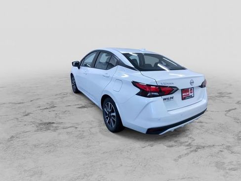 Used 2025 Nissan Versa SV image 8