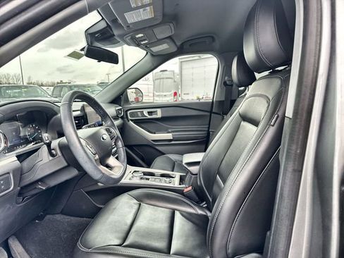 Used 2022 Ford Explorer XLT w/ Equipment Group 202A image 11