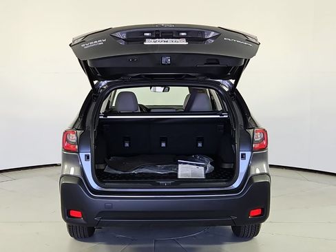 Used 2025 Subaru Outback Premium AWD/4WD image 11