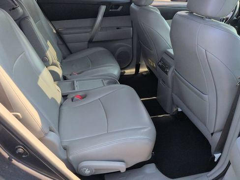 Used 2013 Toyota Highlander SE AWD/4WD image 34