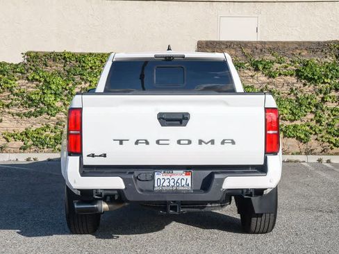 Used 2024 Toyota Tacoma TRD Sport w/ TRD Sport Premium Package AWD/4WD image 8