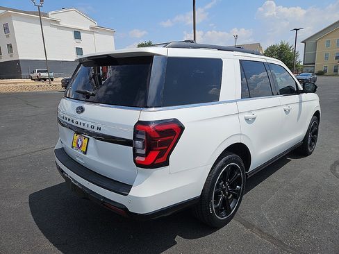 Used 2022 Ford Expedition Limited AWD/4WD image 4