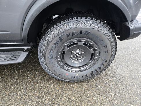 New 2025 Ford Bronco Badlands image 9