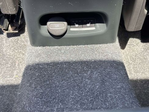 Used 2021 Volvo XC40 P8 Recharge w/ Advanced Package AWD/4WD image 13