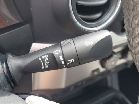 Used 2020 Toyota Tacoma SR5 w/ SR5 Appearance Package (SM) image 27