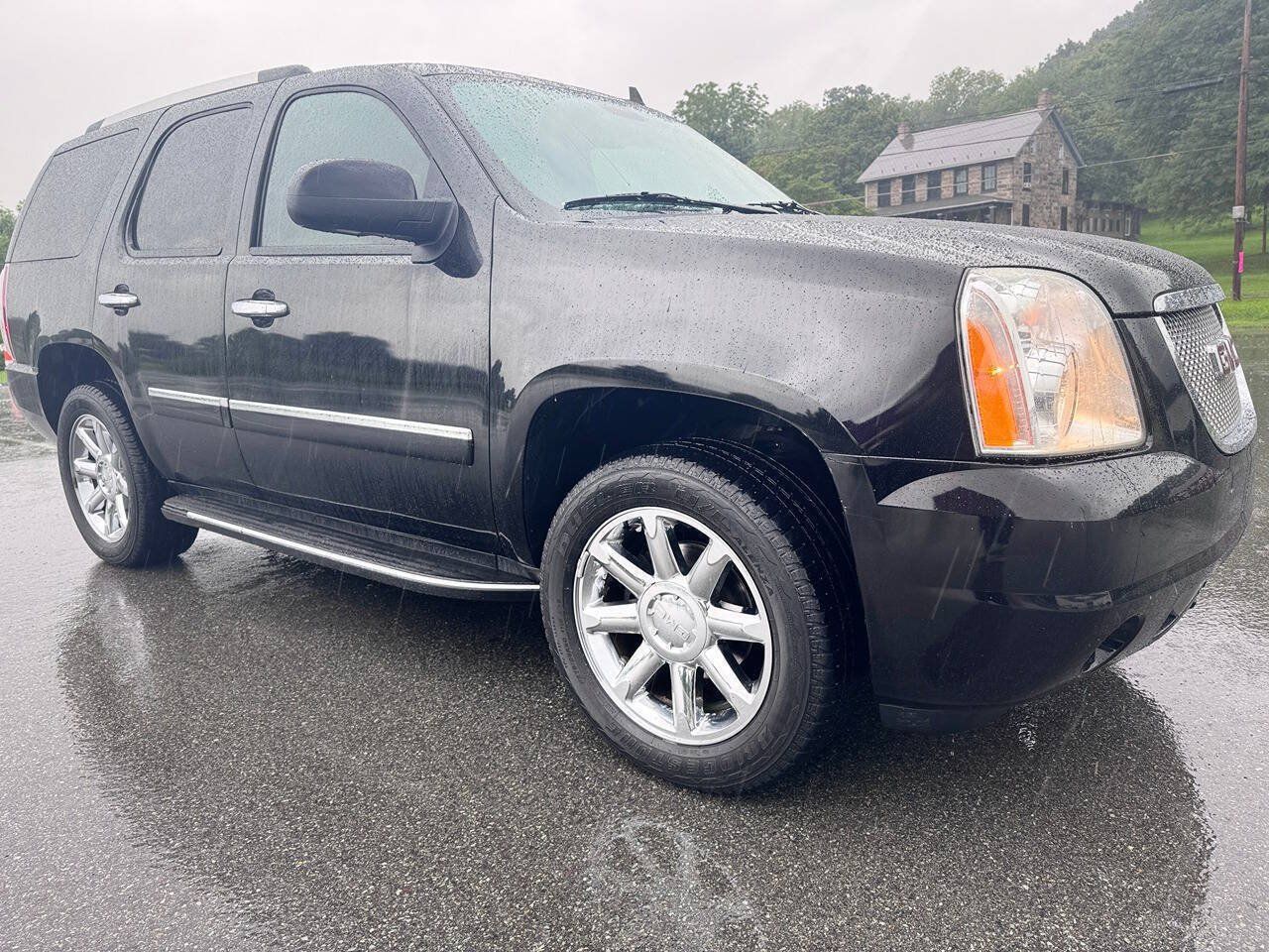 Used 2013 GMC Yukon Denali AWD/4WD image 1