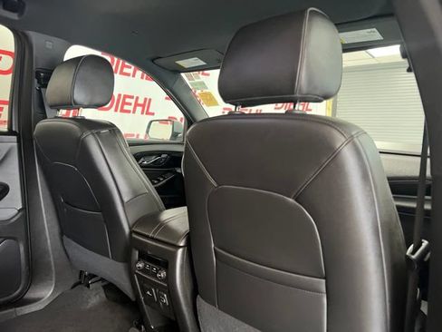 Used 2023 Chevrolet Traverse RS w/ LPO, Floor Liner Package FWD image 12