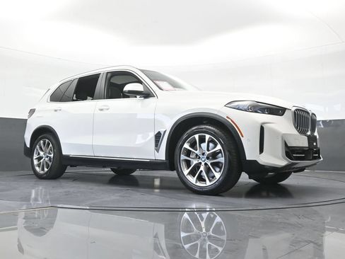 Used 2025 BMW X5 xDrive50e AWD/4WD image 65