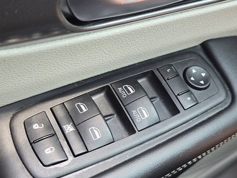 Used 2023 Chrysler Pacifica Touring-L FWD image 26