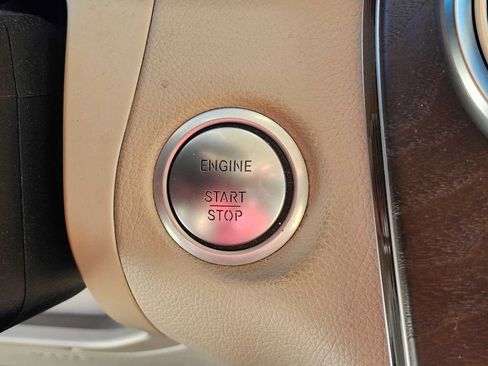 Used 2018 Mercedes-Benz GLC 300 4MATIC image 30