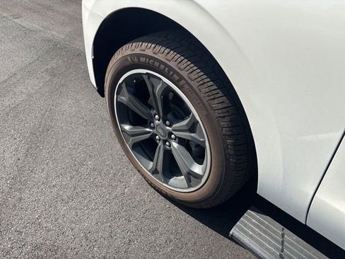 Used 2024 Ford Expedition Limited image 4