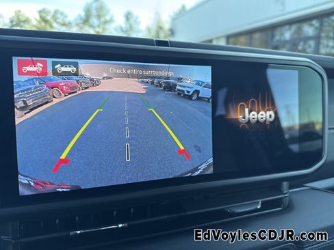 Used 2025 Jeep Wrangler Sahara image 35