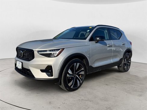 Certified 2025 Volvo XC40 B5 Plus image 2