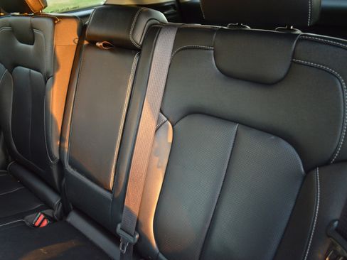 Used 2023 Jeep Grand Cherokee Limited w/ Luxury Tech Group II image 30