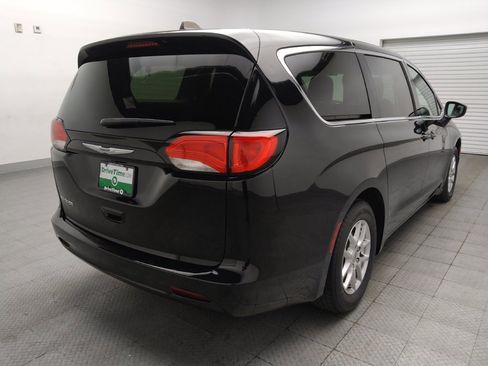 Used 2024 Chrysler Voyager LX FWD image 9