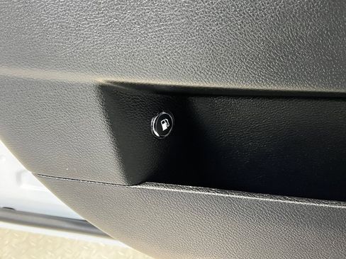 Certified 2023 Chrysler 300 C image 28