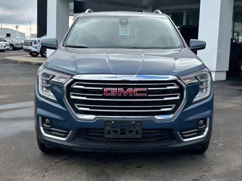 Used 2024 GMC Terrain SLT image 2